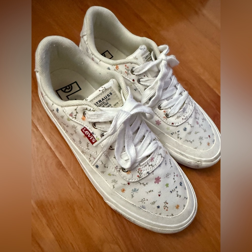 Levi's Women’s White Floral Sneakers -7W